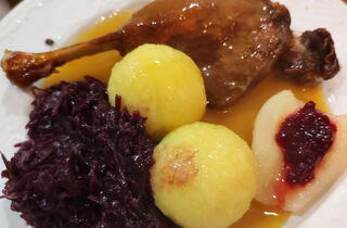 05_leckere Gänsekeule mit Beilage.jpg